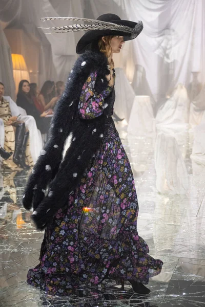 Look 19